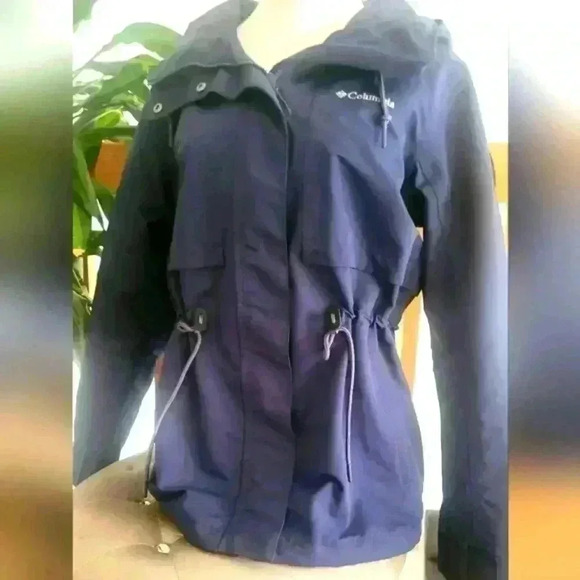 Columbia insulated women's jacket, Medium, Navy blue , in excellent condition. - Picture 7 of 14